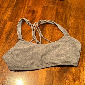 Lululemon sports bra size 4